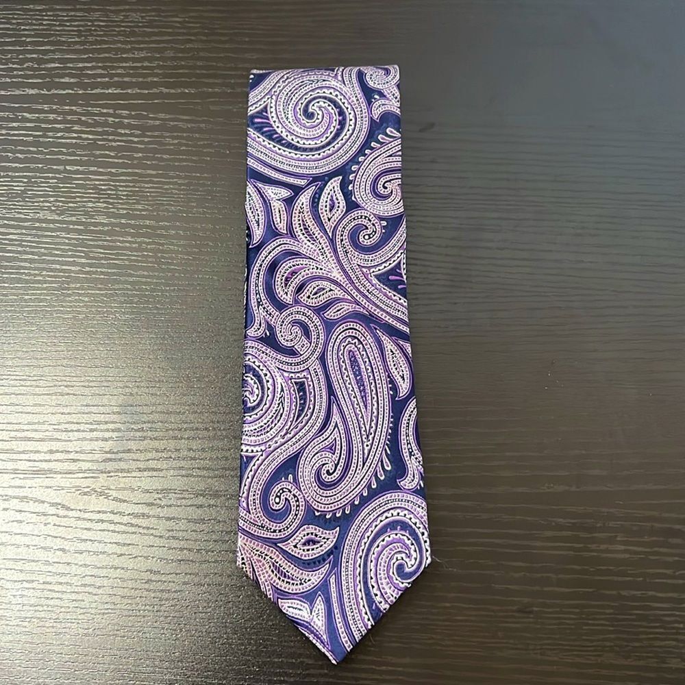 Classic Style Michael Kors Purple Paisley Tie / Necktie